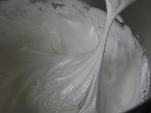 Meringue making after sugar has been added