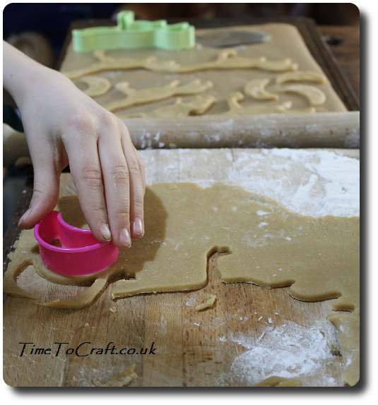 welsh dragon cookie cutting
