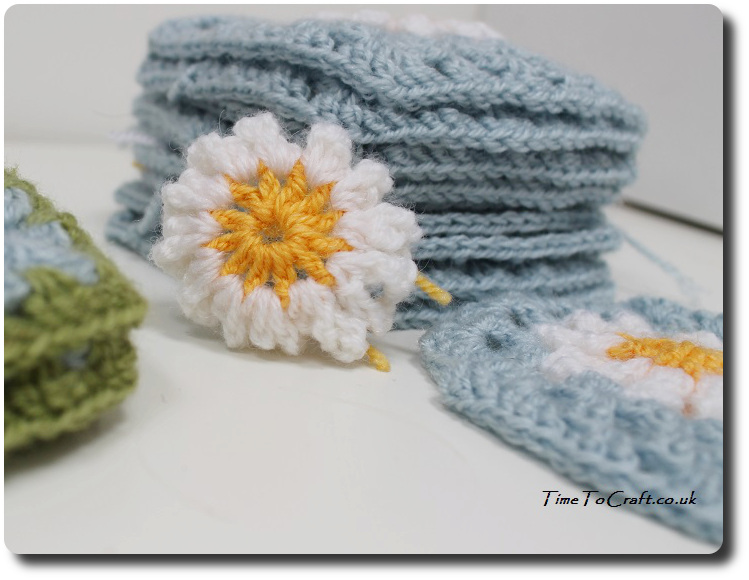 start of daisy crochet squares