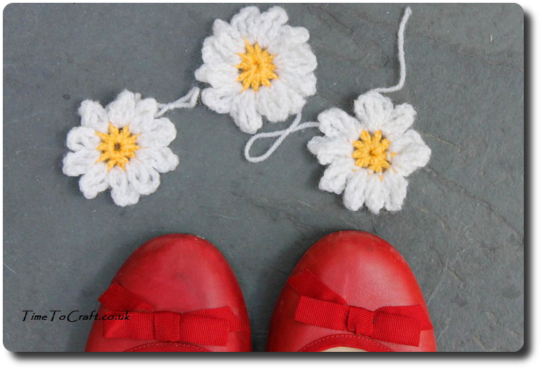 crochet daisy chain