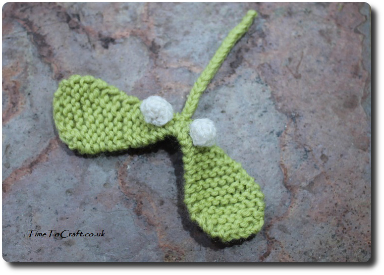 knitted-mistletoe