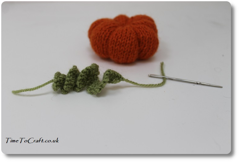 knit a tendril for the pumpkin